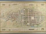 une vieille carte de la ville de Paris dans un cadre doré