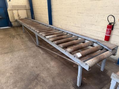 an image of a conveyor belt in a warehouse