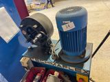 une machine posée sur une table