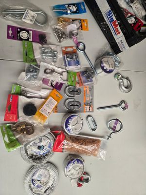 un grand nombre d'éléments sur la table