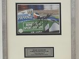 photo encadrée d'une moto avec une plaque à l'avant