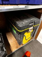 1 caisse à outil sans marque apparente