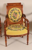 Suite de quatre fauteuils en bois fruitier mouluré et sculpt… (photo 3)