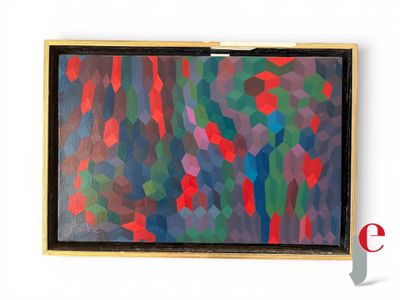 peinture abstraite dans un cadre doré accrochée à un mur blanc
