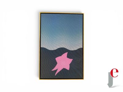 peinture abstraite représentant une étoile de mer rose sur fond de ciel bleu, avec des montagnes en arrière-plan