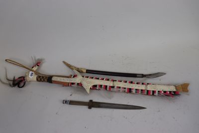 Sabre "mandau" conservé dans son fourreau d'origine, présent…