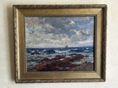 une peinture à l'huile représentant un voilier sur l'océan, dans un cadre doré