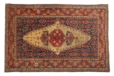 un ancien tapis persan à motifs rouges et bleus
