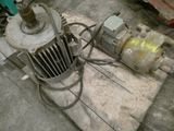 a small motor that is sitting on a pallet