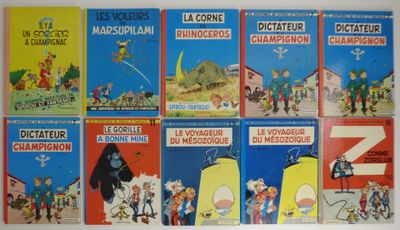 six livres en français et en anglais posés sur une surface blanche