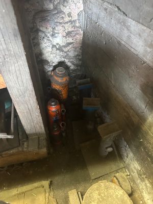 une borne d'incendie située dans un coin d'une pièce