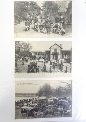 deux vieilles photos en noir et blanc représentant des personnes et des chevaux dans une ville