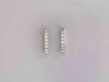 une paire de boucles d'oreilles en diamant