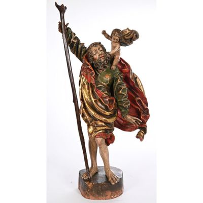 une statue représentant un homme tenant un bâton et un sac