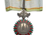 une image représentant une médaille ornée d'une croix et d'un ruban