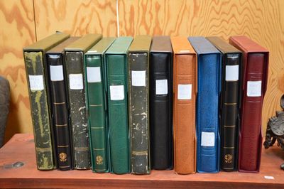 beaucoup de livres sur une étagère
