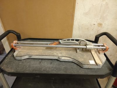 a picture of a machine that is sitting on a table