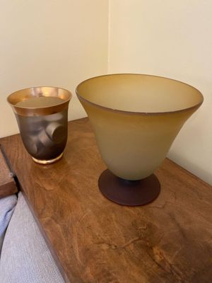 two bowls sitting on a table next to each other