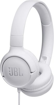 Les écouteurs JBL sont blancs et sont équipés d'un microphone intégré.