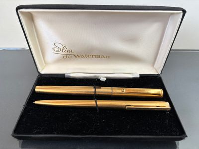 WATERMAN Slim, parure de deux stylos en métal doré ; dans le…