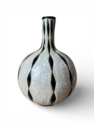 KERAMIS Vase à col resserré en grès émaillé à décor de ligne…