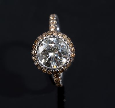 ADLER Bague en or gris 750 millièmes ornée au centre d'un di…