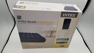Coffret contenant un matelas gonflable Intex Dura-Beam Standard