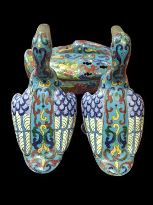 CHINE Lot de sujets en émaux cloisonnés, comprenant une pair…