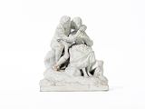 une statue représentant deux personnes et un chien sur un fond blanc