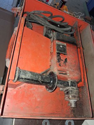 une machine posée sur une table