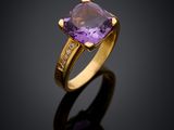 une bague en améthorate et diamants
