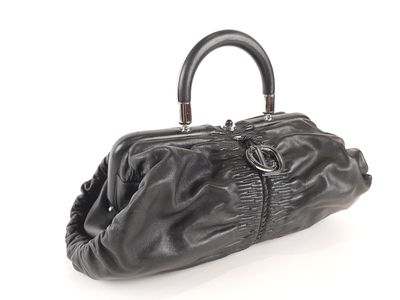 Christian Dior , sac en cuir noir modèle Karenina .