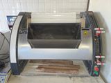 une machine posée sur le comptoir d'une cuisine