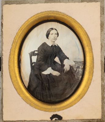 Photo daguerréotype colorisée.