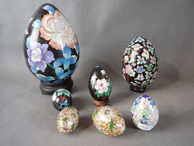 Lot comprenant 7 oeufs en cloisonné H. de 7 à 22cm - Photo 1