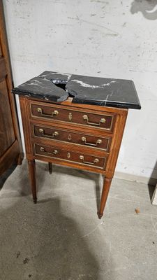 Table chiffonnière Louis XVI en acajou, placage d'acajou et …