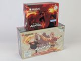 Deux boîtes de cartes « Magic : The Gathering » sont empilées l'une sur l'autre.