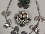 a necklace and a brooch sitting on a table