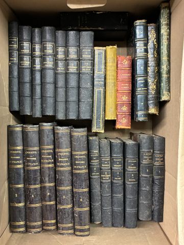 Carton de livres dont l’encyclopédie des Huissiers en 13 volumes,...