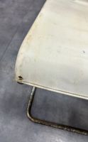 Deux chaises en métal piqué et cuir - traces d'usure, taches (photo 4)
