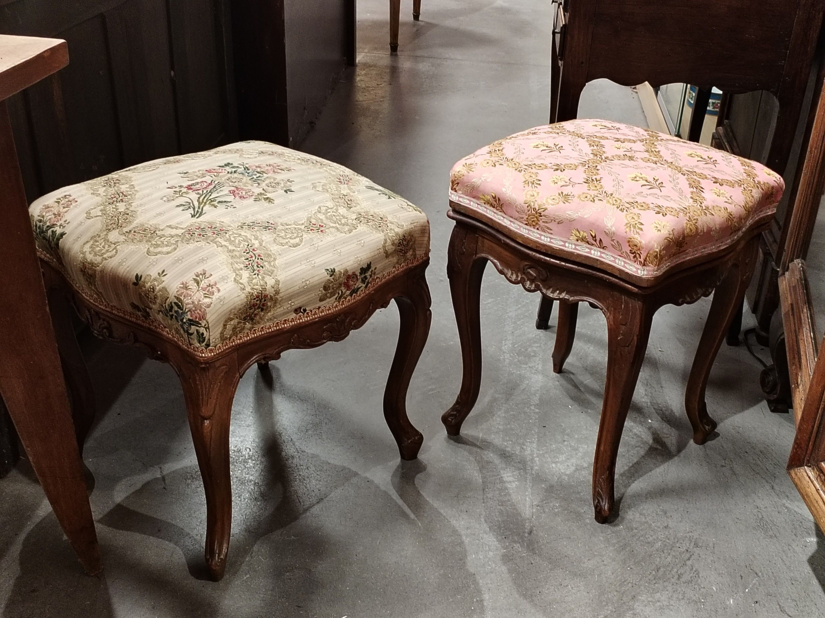 Tabouret de piano de style Louis XV.
