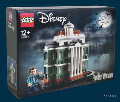 une boîte de Lego sur laquelle figure l'image d'un manoir hanté