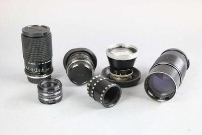 a lot of different types of lenses and lenses on the table