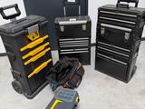 trois coffres à outils noirs et jaunes et une mallette à outils noire et jaune