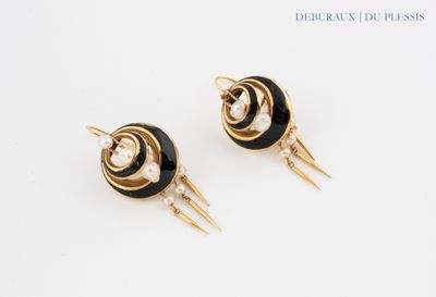 pair of black and gold earrings with pearls on them