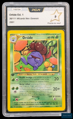 un gros plan d'une carte Pokémon à bordure jaune