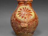 une image représentant un vase orné d'un motif floral