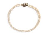 un collier de perles de culture et de diamants