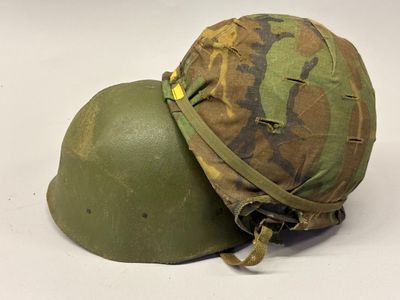 Casque US, type guerre du Vietnam.
