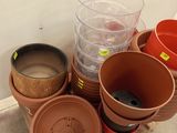 many pots that are sitting on a pallet